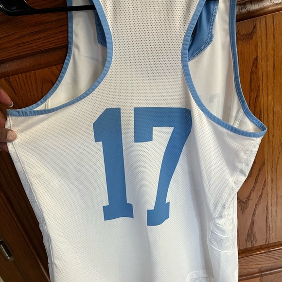 Carolina Blue Jersey with number 17: Size M - Picture 4 of 4